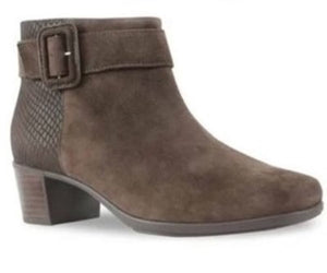 Callie is a beautifully tailored fashion boot with the superb comfort Munro is known to provide.