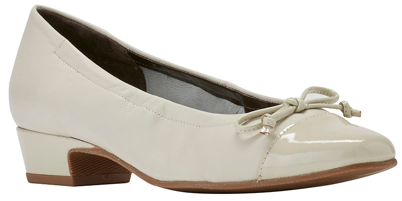 You will look and feel wonderful in the Walking Cradles Bradford pump.  This refreshing slip-on shows off a bow accentuated by a cap toe for extra flair.  Features slip-on construction, rubber outsole and leather upper.  Heel height is approximately 1 inch.