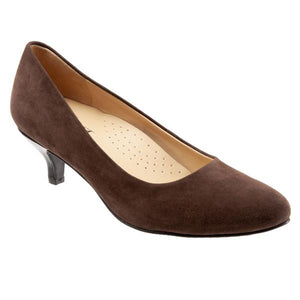 Trotters Kiera is a classic kitten heel pump.  Amazing fit, arch support and flexibility with a removable footbed take this pump to a new level of comfort.  Heel height is approximately 2 inches.