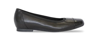 The Munro Danielle 2 is a wardrobe staple.  This classic flat has a hidden wedge and a stretch topline with a patent cap toe.  Features a comfort lining that is breathable and wicks away moisture, contoured insole with forepart flex zone and an internal wedge to lift heel for more support.  Heel height is approximatley 3/4 of an inch.
