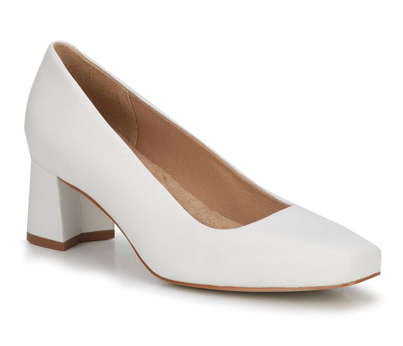 Meredith in white is an all-day pump designed with an on-trend slightly squared tapered toe and notched block heel. This sleek style is further enhanced by ultra-cushioned Tiny Pillows insoles wrapped in soft micro fiber sueded fabric.  Heel height: 2