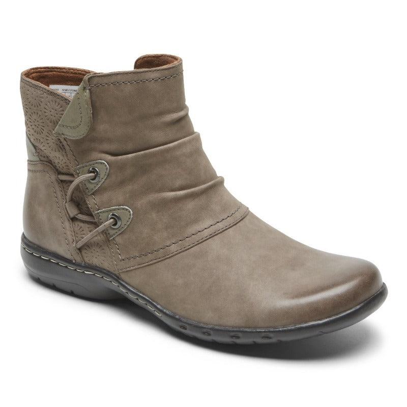 A proven Cobb Hill favorite, the Penfield Bootie offers a perfect combination of style and sensibility.  These boots make all day wear extremely comfortable, while decorative sidewall stitching and deorative touches make them extremely stylish. 