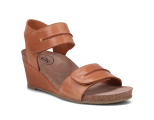 Comfort and a new chic desk to dinner option is the Reason this caramel sandal was designed. The vamp and quarter design are completely adjustable to fit your feet just right and the exceptional arch support hugs your feet for maximum comfort all day and night. Heel height is approximately 2.5 inches.