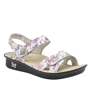 The Vienna sandal is an easy to wear two strap slingback sandal with perfectly matched delicate ornamentation on the straps.    