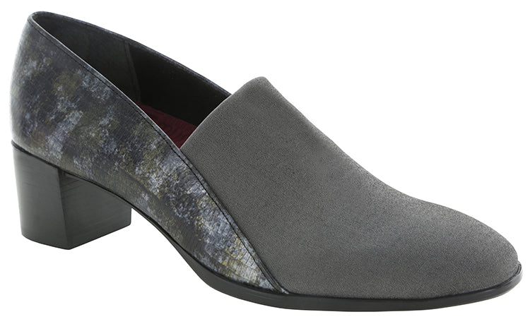 The Munro Billee is a beautiful silhouette with tonal materials.  The stretch fabric upfront is the perfect complement to the lizard print on the heel.  Features comfort lining that is breathable and wicks away moisture, and a removable footbed.  The rubber outsole is shock absorbing and flexible.  Heel height is approximately 1.5 inches.