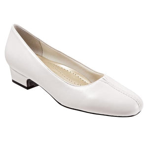 The Trotters Doris is here to prove that sensible can be chic.  Sleek, understated design looks perfect for any occasion, from the office to an evening out.  Features a soft cotton lining and a center gore for a perfect fit.  Heel height is 1.25 inches.