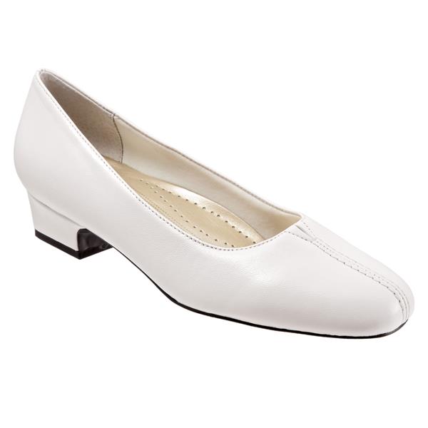 The Trotters Doris is here to prove that sensible can be chic.  Sleek, understated design looks perfect for any occasion, from the office to an evening out.  Features a soft cotton lining and a center gore for a perfect fit.  Heel height is 1.25 inches.