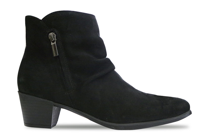 The pleated instep lends a gentle slouch effect to this versatile bootie. The Elliot has functional zipper on the inside with an ornamental outside zipper. The rich nubuck, new Munro contoured footbed, feminine toe shape and classic heel height make this an essential style to update your fall look.