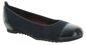 The Munro Henlee is a sweet pump with a cap-toe, detailed with a stretch topline.  The stretch fabric makes it easy to slip-on and wear for your entire day.  Features a contoured insole, comfort lining that wicks moisture away, and a removable footbed.  This style has a hidden wedge to give you a little lift and the outsole is shock absorbing. 