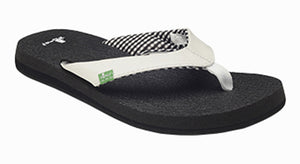 The Yoga Mat by Sanuk is a classic flip flop with a twist.  You will feel like you haven't missed a single pose in yoga class with this Sanuk favorite, the women's Yoga Mat flip flops.   And yes, they are made out of real yoga mats.   Upper made out of synthetic leather with a jersey lining.  